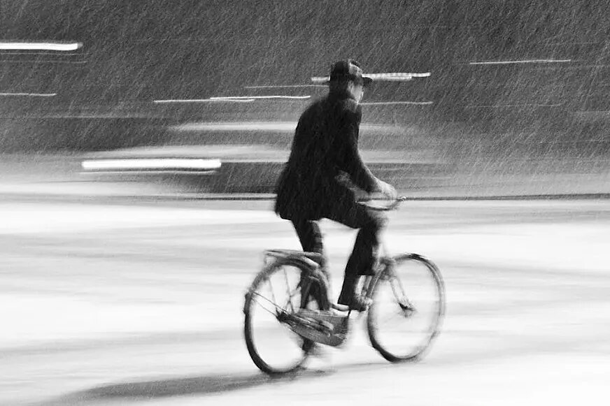 Cómo enfrentar y prepararse para las diversas condiciones climáticas al andar en bicicleta